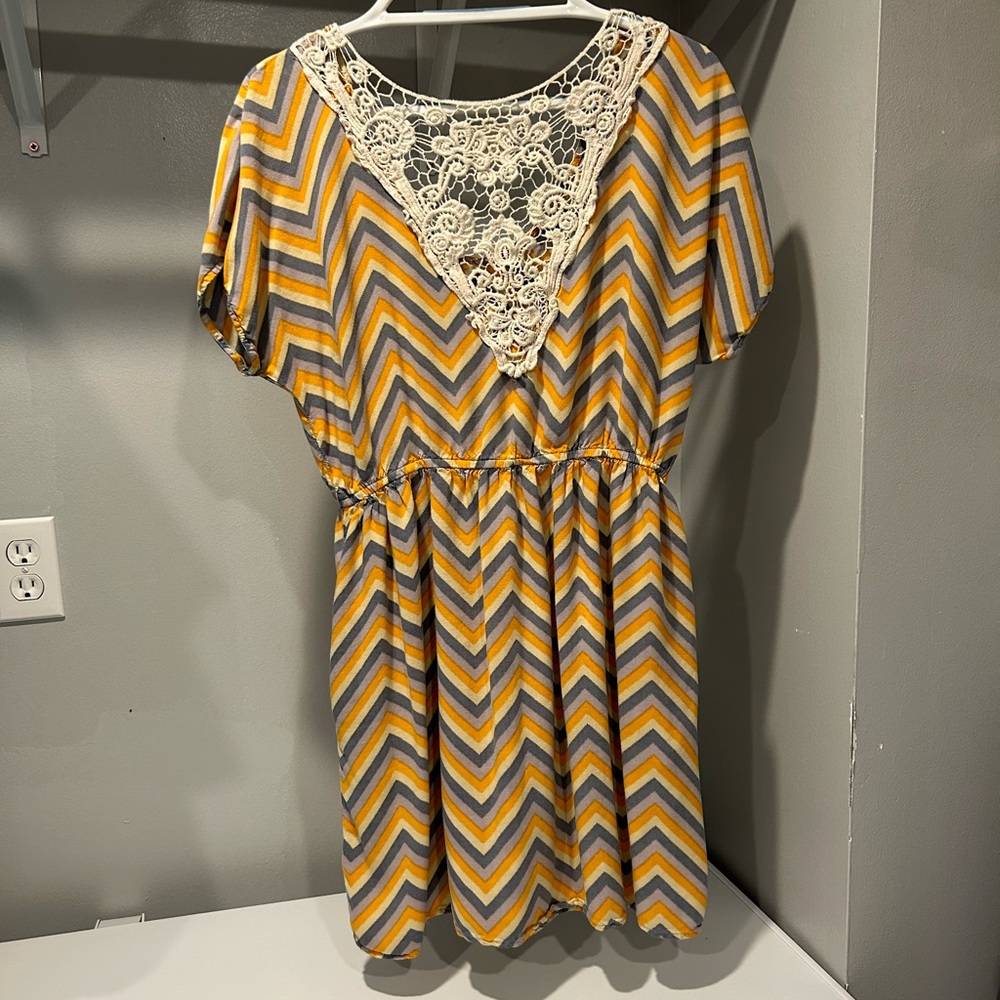 Mossimo Chevron Crochet Back Tunic Top - Picture 3 of 9